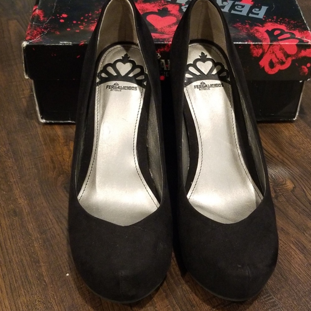 Shoes - Picture 2 of 5